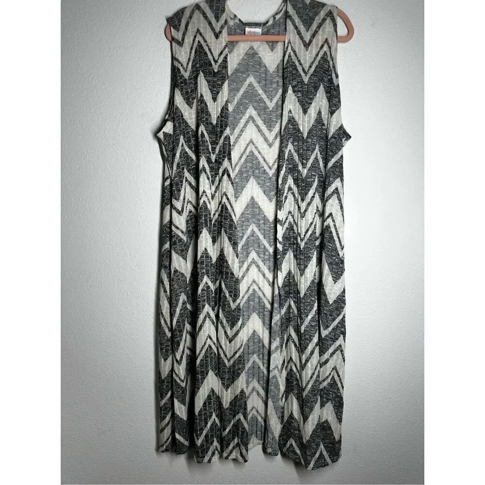 LuLaRoe Women’s Bohemian Zigzag Knit Cardigan Open Front Sleeveless Gray Size M